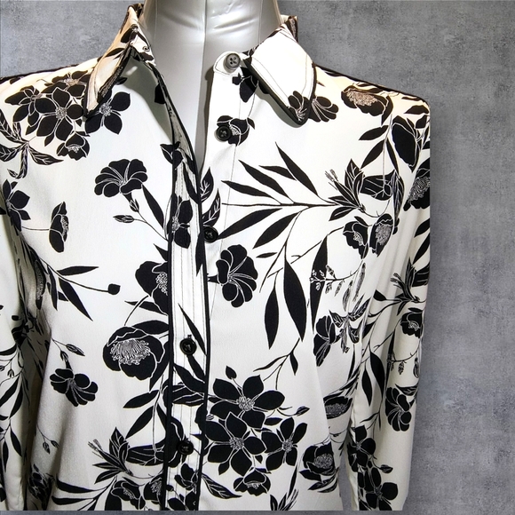 ANN TAYLOR | ✨ Black & White Floral Patterned Blouse | NWOT ✨ size 8 - Picture 3 of 9